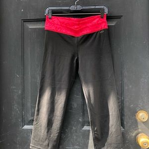 Victoria Secret Women’s XS Black/Pink Capris Pants